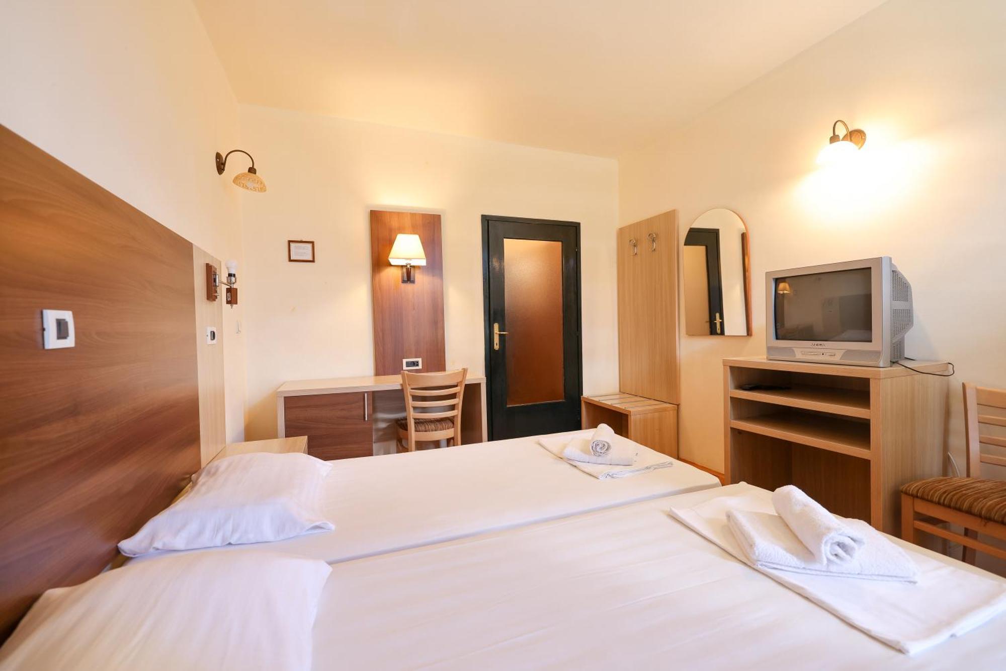 Tribunia Beach Hotel ตรีบูนย์ ภายนอก รูปภาพ
