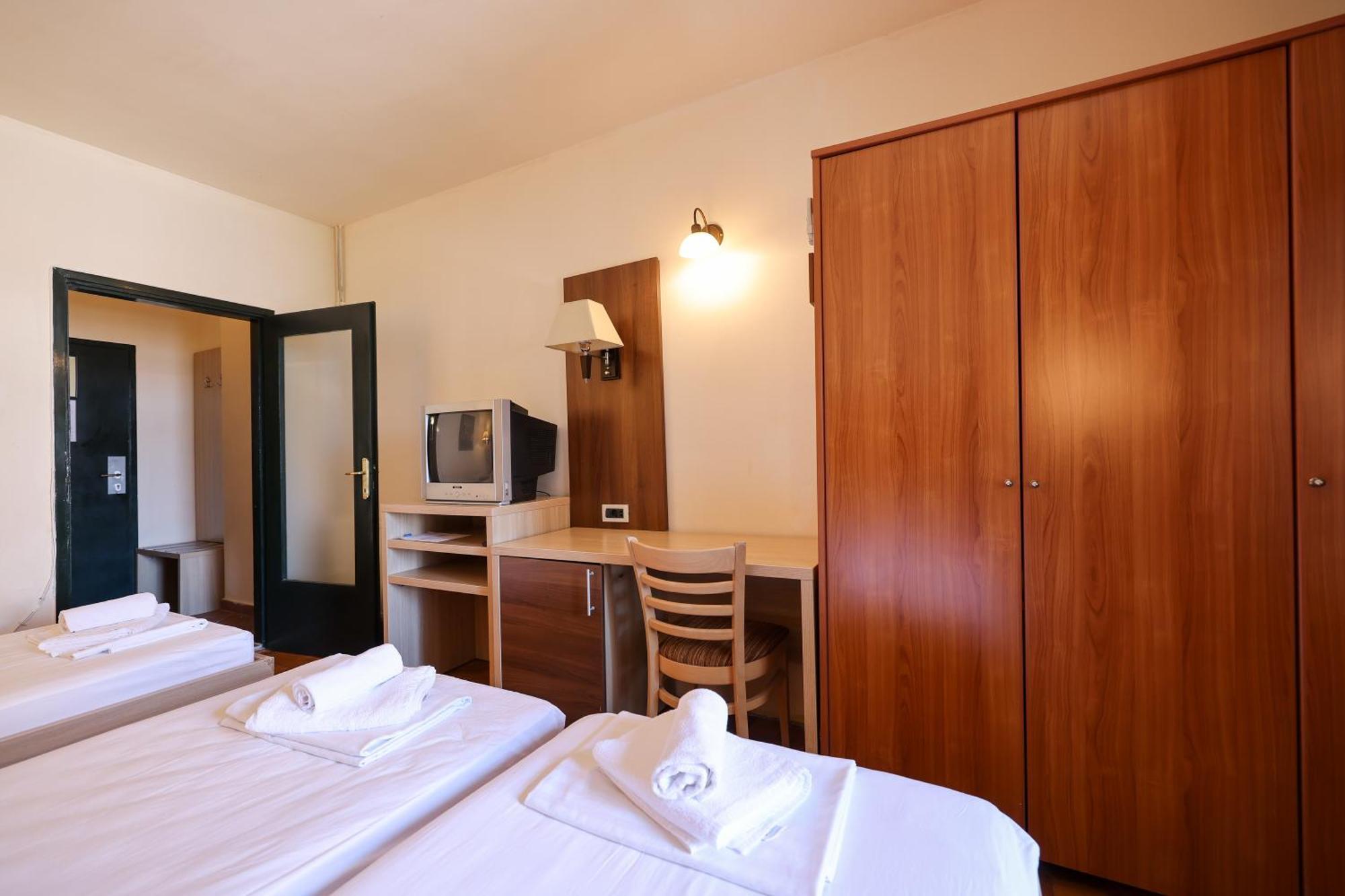 Tribunia Beach Hotel ตรีบูนย์ ภายนอก รูปภาพ