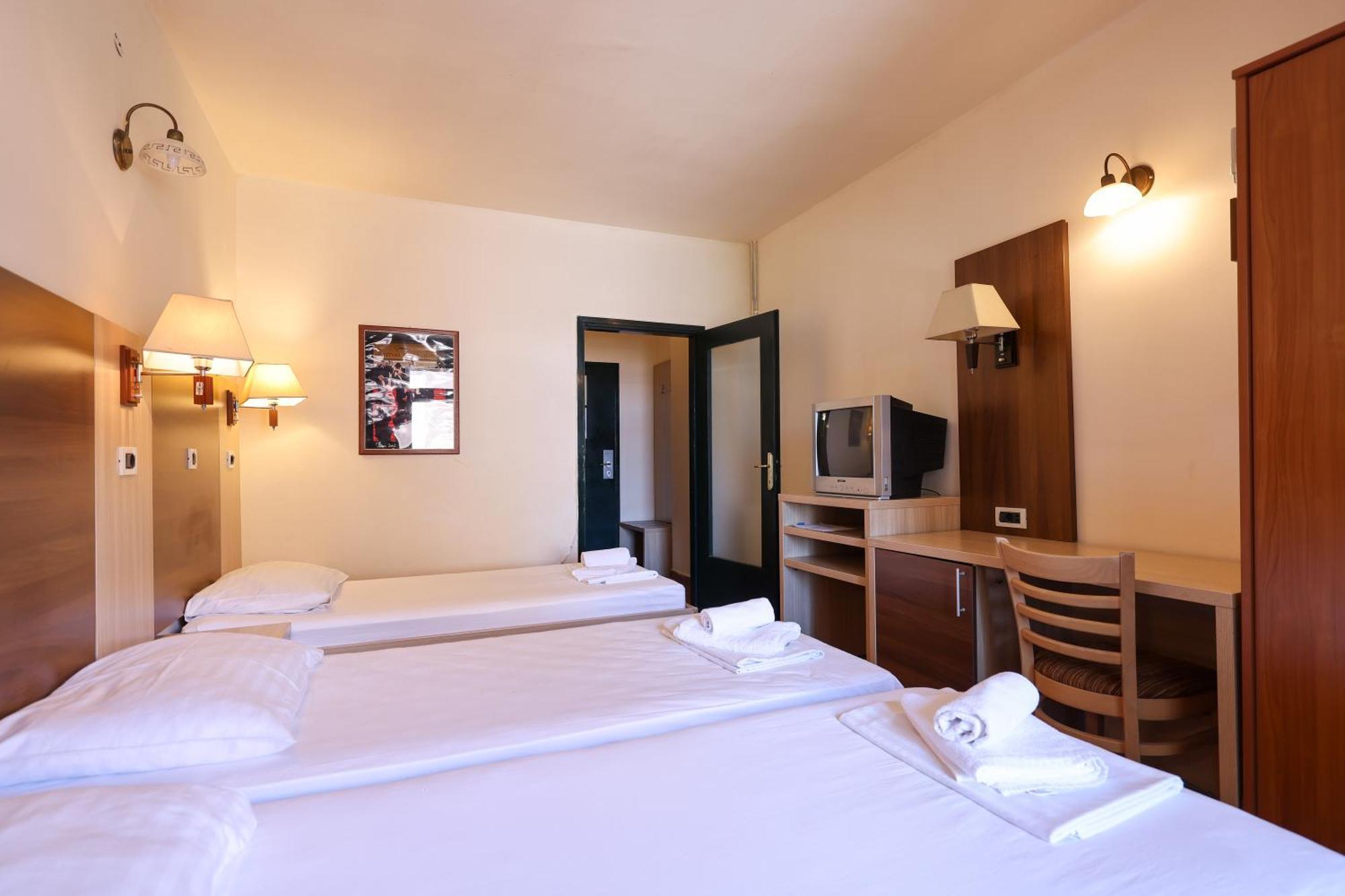 Tribunia Beach Hotel ตรีบูนย์ ภายนอก รูปภาพ