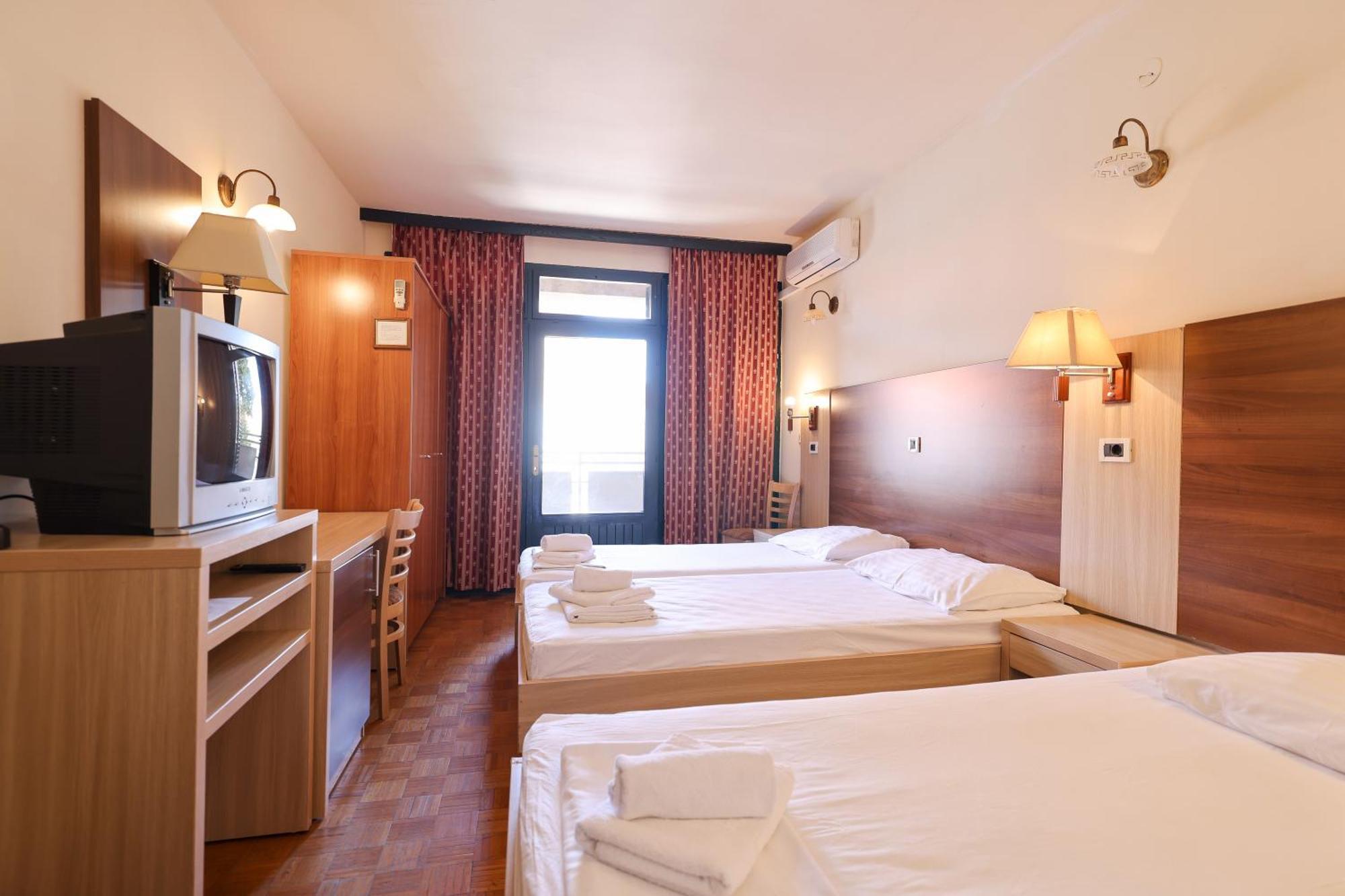 Tribunia Beach Hotel ตรีบูนย์ ภายนอก รูปภาพ