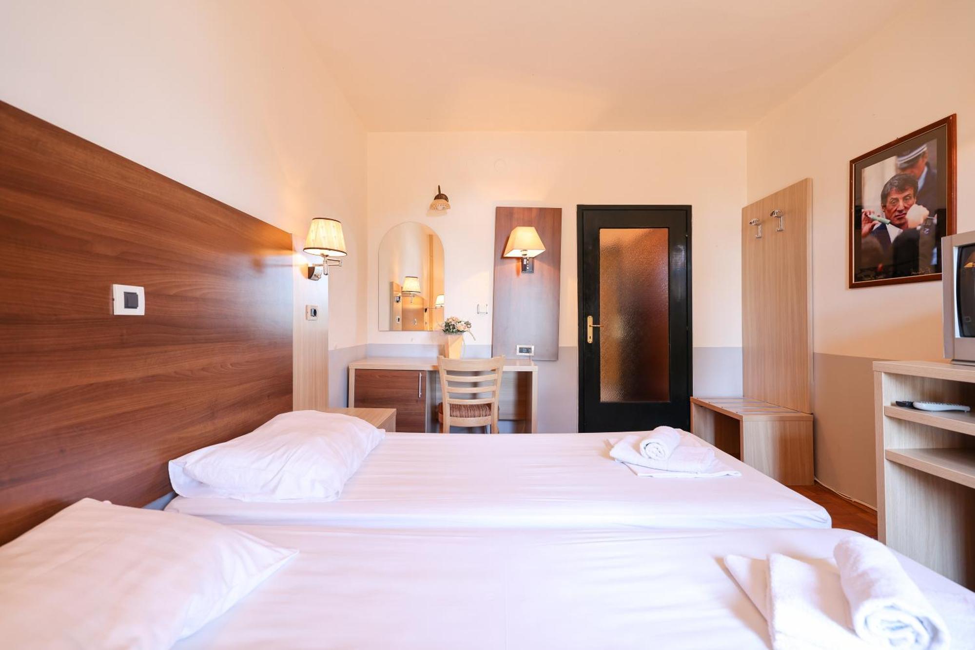 Tribunia Beach Hotel ตรีบูนย์ ภายนอก รูปภาพ