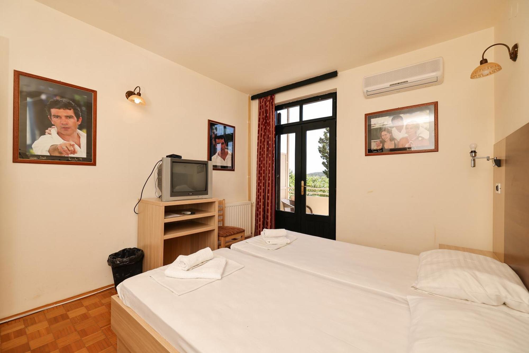 Tribunia Beach Hotel ตรีบูนย์ ภายนอก รูปภาพ