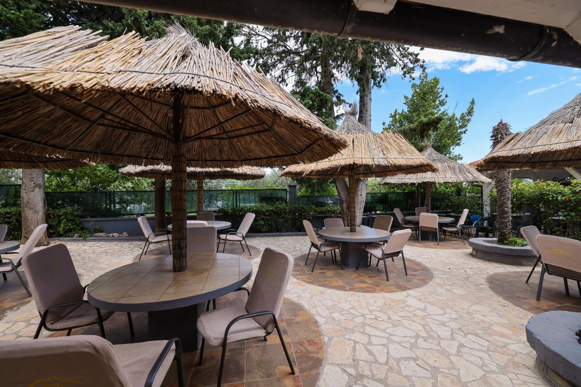 Tribunia Beach Hotel ตรีบูนย์ ภายนอก รูปภาพ