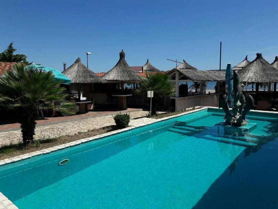Tribunia Beach Hotel ตรีบูนย์ ภายนอก รูปภาพ