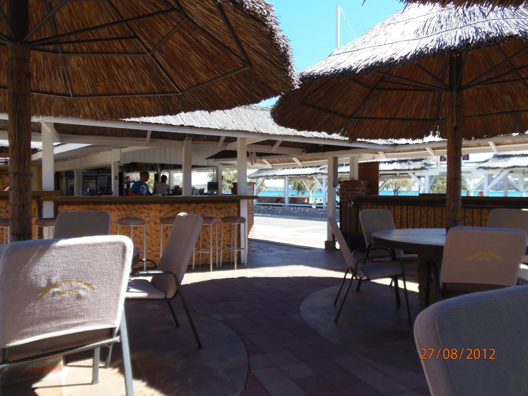 Tribunia Beach Hotel ตรีบูนย์ ภายนอก รูปภาพ